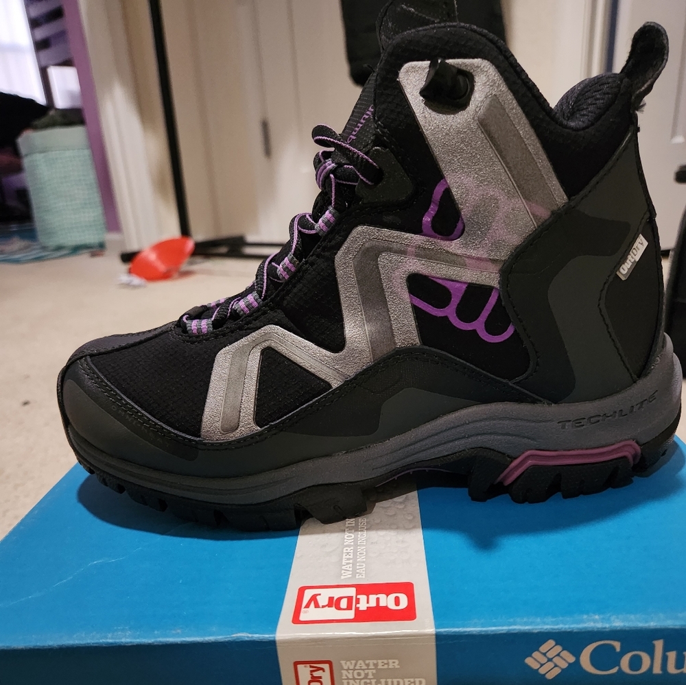 NIB Columbia Hiking Boots